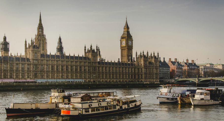 The Houses of Parliment and Big Ben from across the Thames